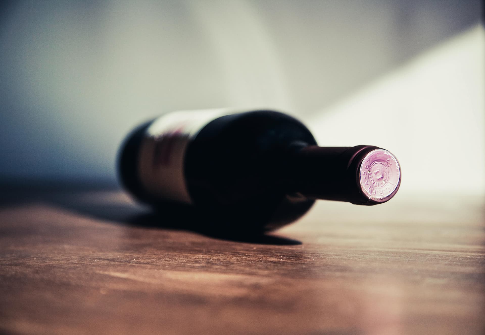 Consiliul și Parlamentul întăresc regulile pentru vin, UE introduce măsuri de reducere a supraproducției și adaptează sectorul la consum în scădere