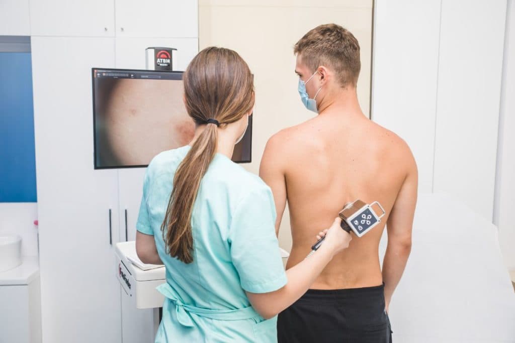 Controlul dermatologic al alunițelor, potrivit în orice anotimp!
