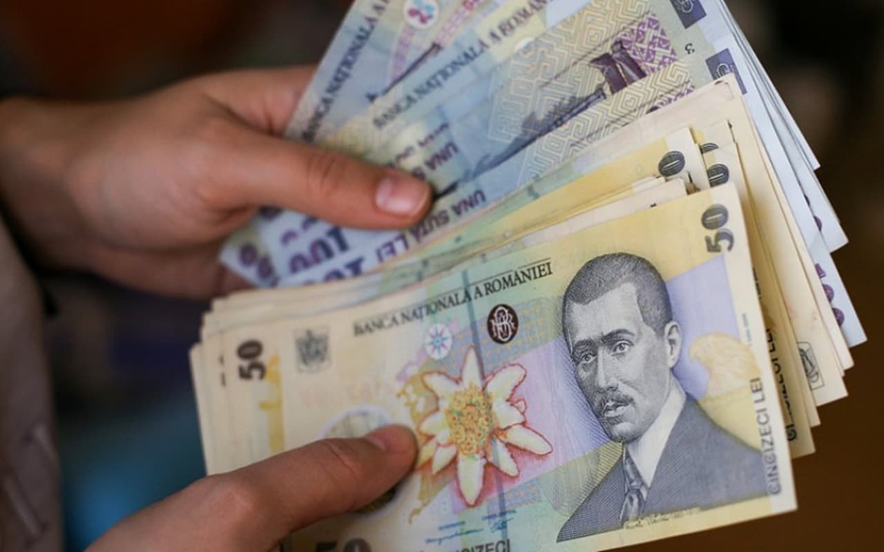 Crește salariul minim, dar scade puterea de cumpărare
