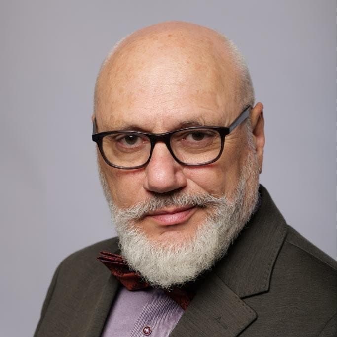 Cristian Andrei, percheziții la cabinet și domiciliul său. Acuzații grave la adresa psihoterapeutului televiziunilor- înșelăciune, viol