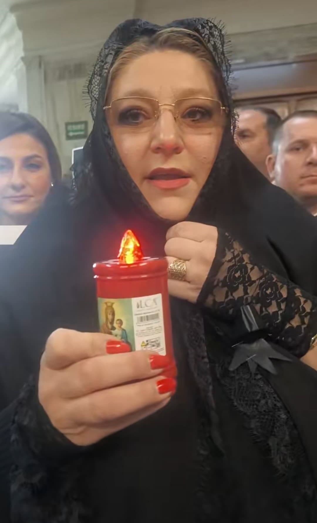 Diana Șoșoacă „a înmormântat” CCR după ce i-a respins candidatura a doua oară. A cântat „Veșnica pomenire”