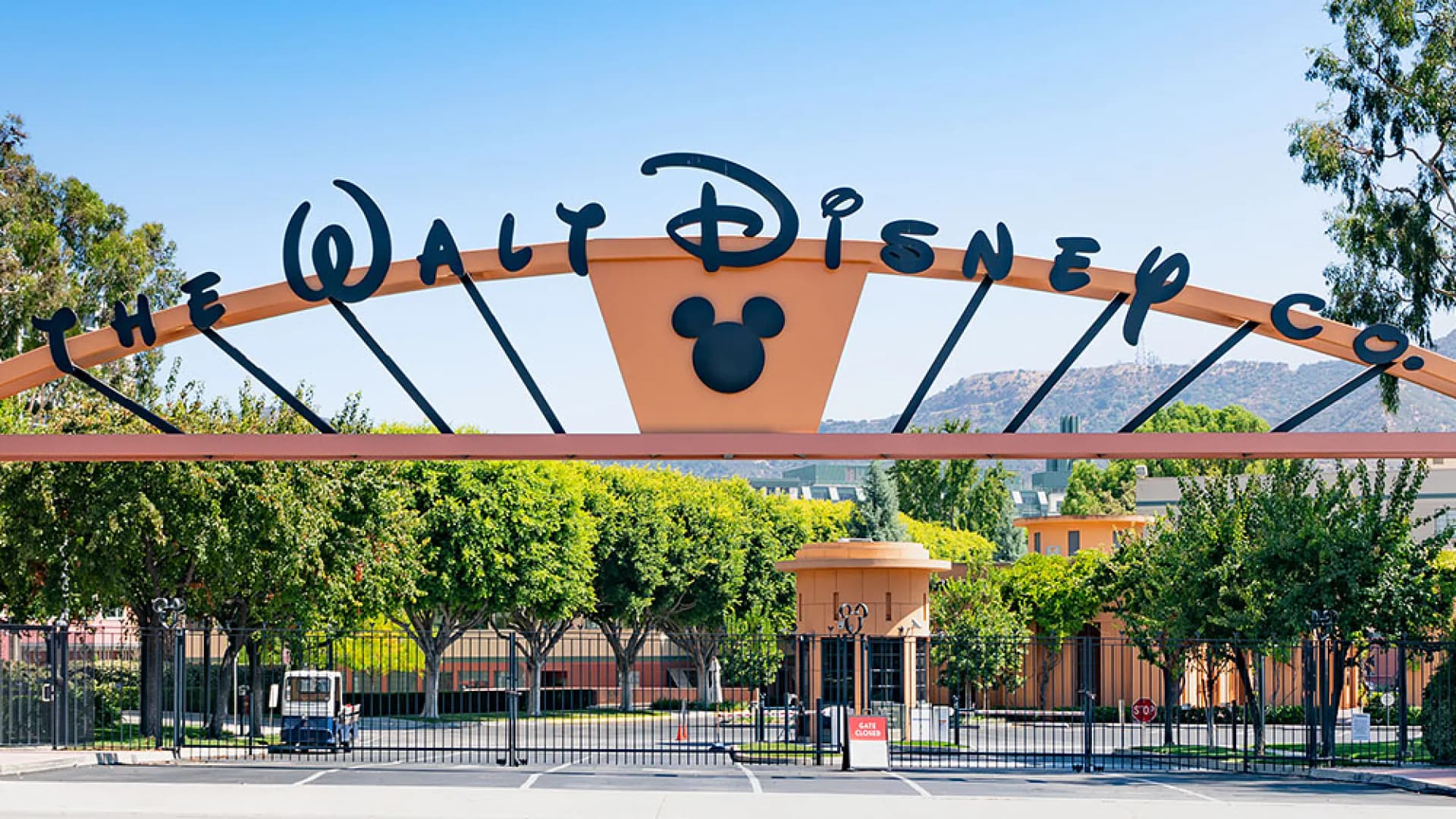 Disney redeschide frontiera creației. Investește un miliard de dolari pentru a integra AI în universurile sale