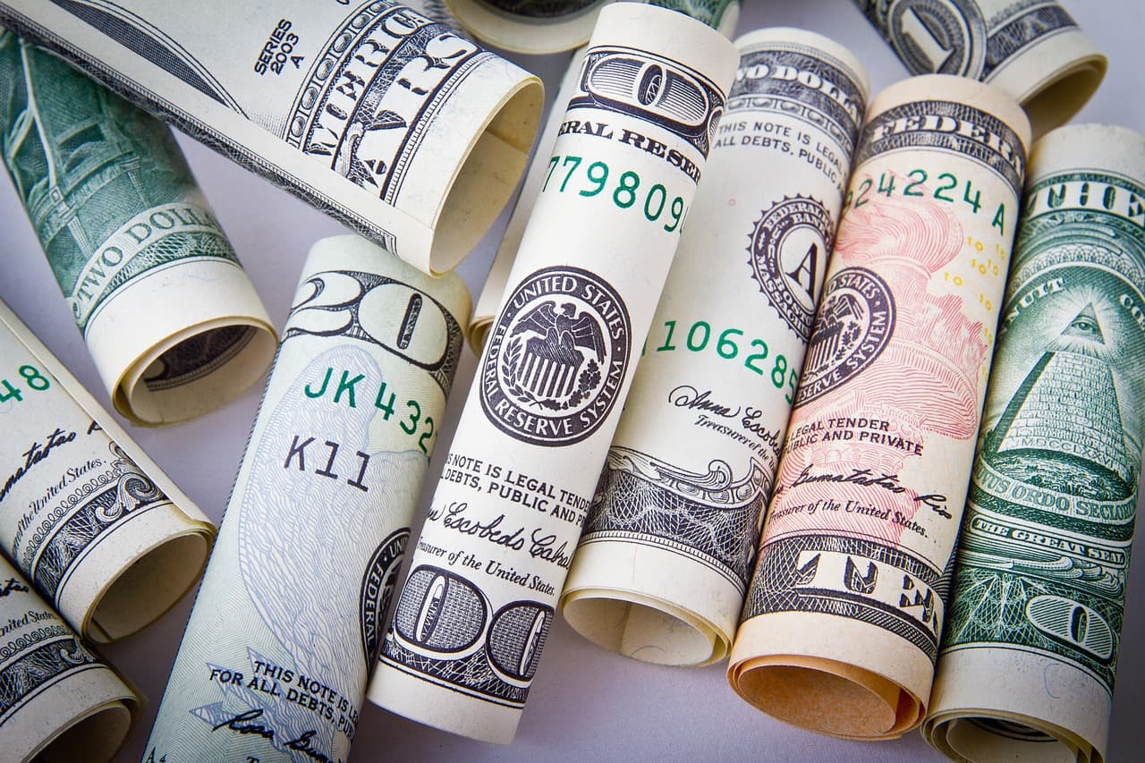 Lovitură pentru SUA. Dolarul îşi pierde statutul de refugiu sigur