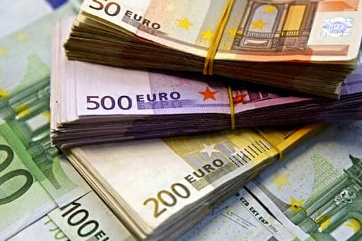 Echipa Money.ro vă urează ”La mulți ani!!”