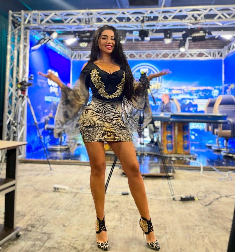 Elena Ionescu a dat-o în mintea copiilor! Solista s-a apucat de produs cărți pentru cei mici: ”E o afacere pe termen lung”