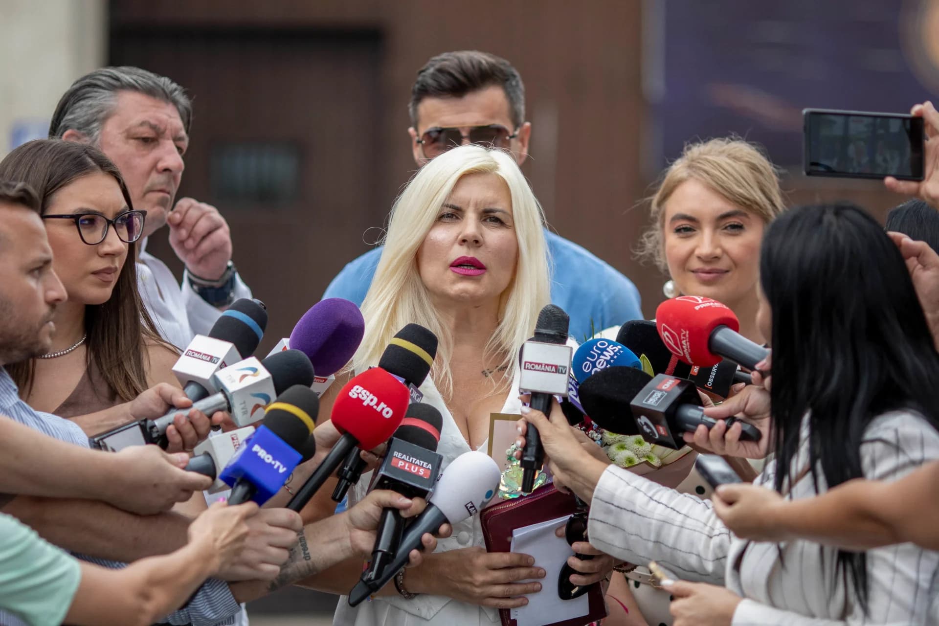 Elena Udrea face dezvăluiri explozive: colaborează cu un grup apropiat de Casa Albă care anchetează anularea alegerilor din România