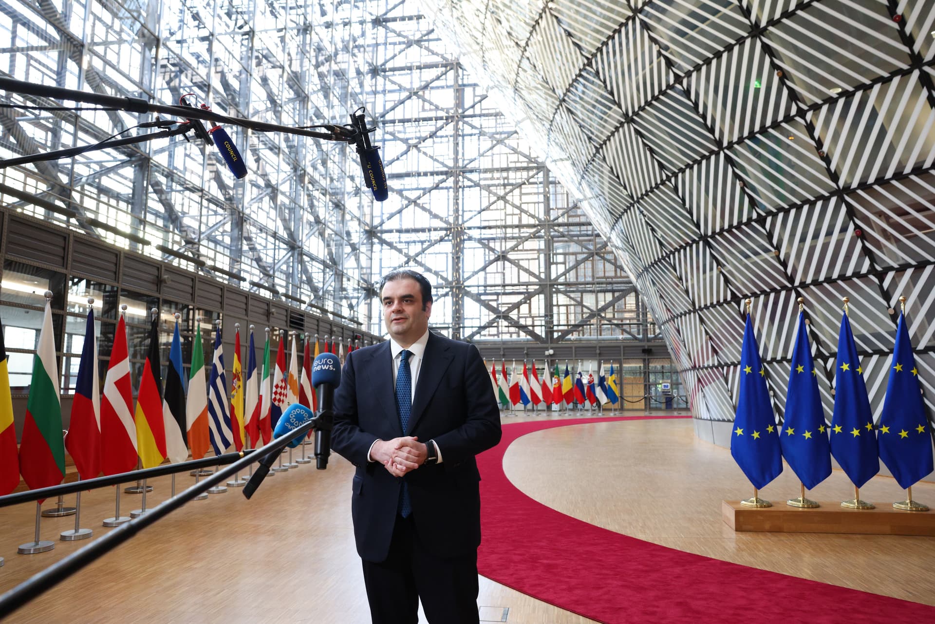 Eurogrupul condamnă amenințările tarifare, apără suveranitatea Groenlandei și menține toate opțiunile deschise