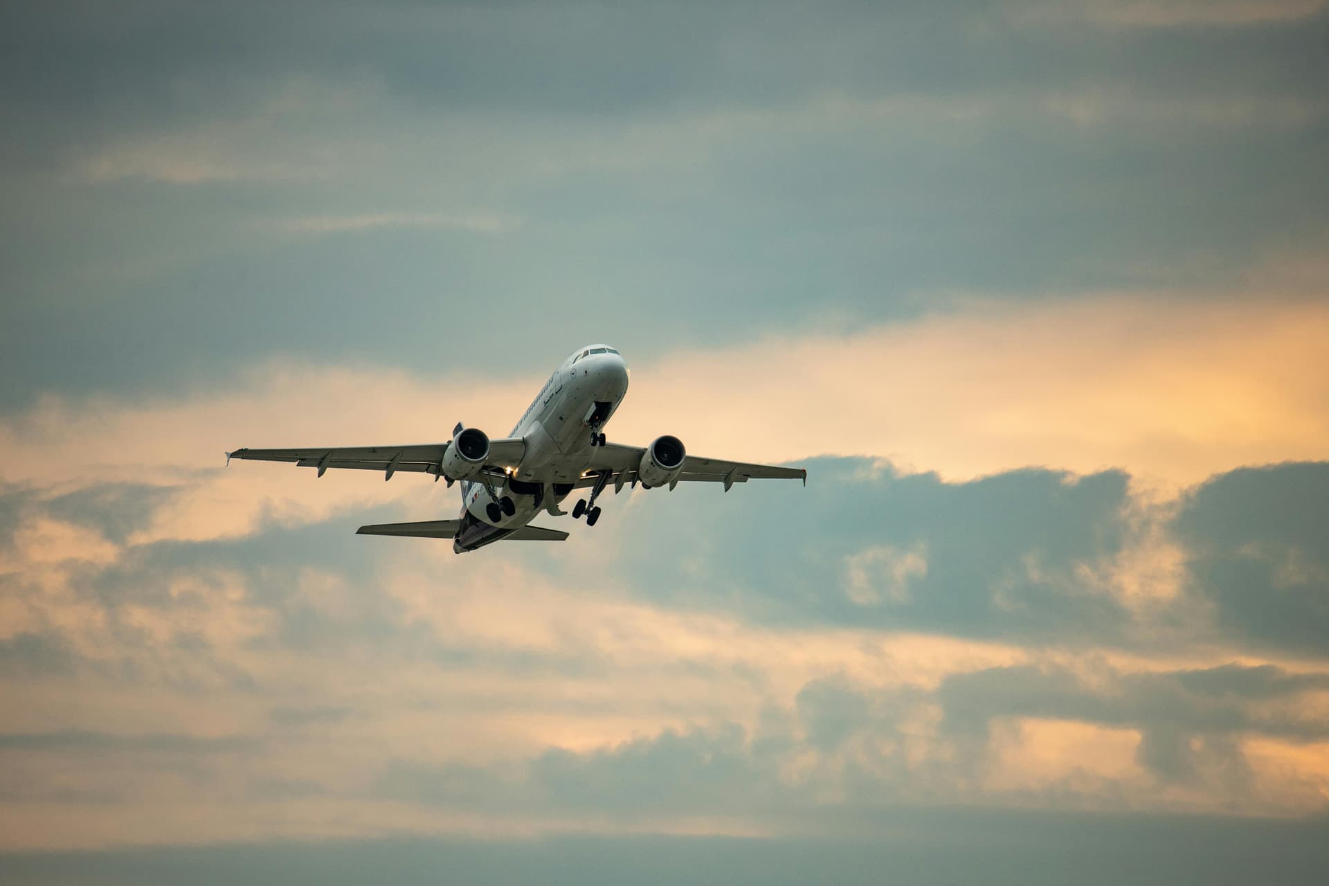 Europa accelerează modernizarea spațiului aerian pentru zboruri mai eficiente și emisii mai reduse