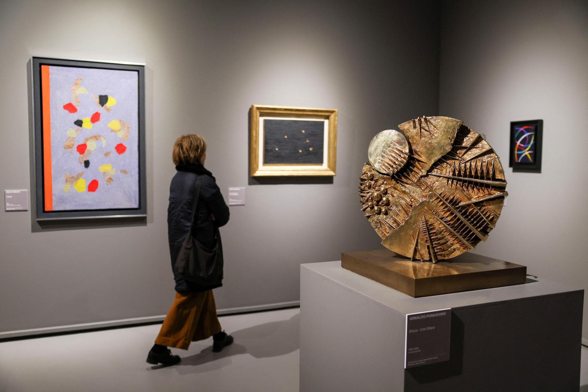 Expoziție de peste 80 de picturi și sculpturi recuperate în urma unor anchete