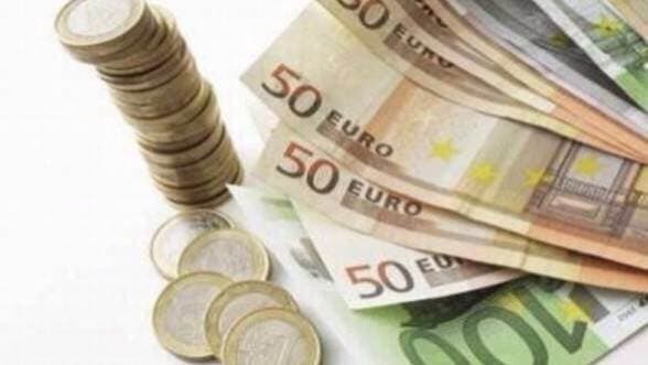 Francul atinge un nou minim al ultimelor şapte luni, la cursul BNR. Dolarul scade la 4 lei
