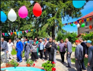 Fuego a cântat printre bolnavii internați la psihiatrie! FOTO