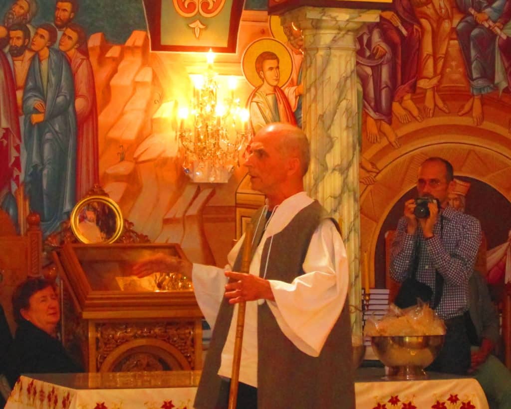 Grigore Leșe împlinește astăzi 70 de ani! În vreme mai toți fac averi, s-a mutat la biserică și refuză să câștige bani la nunți: ”Eu nu sunt ciubucar”