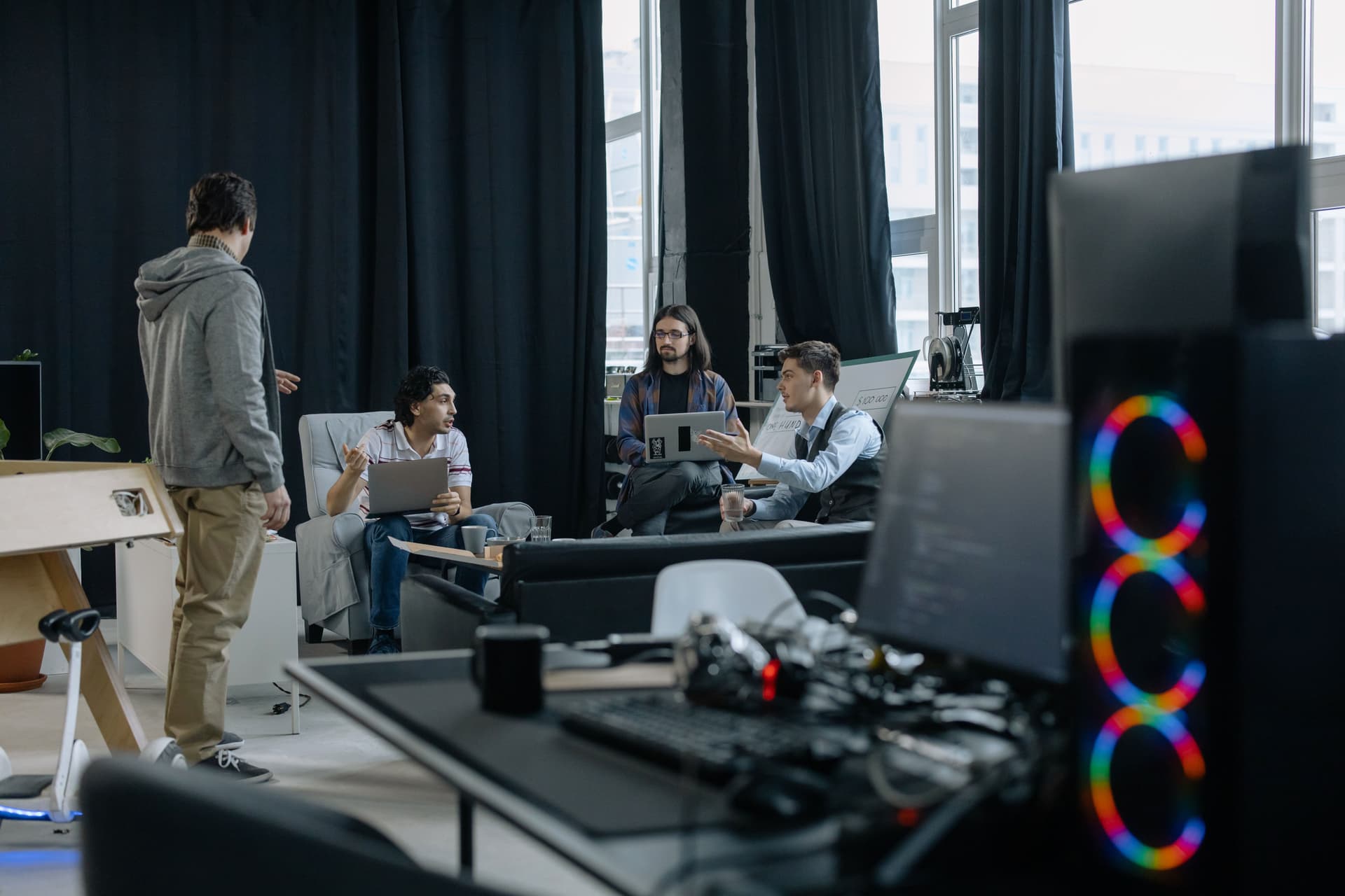 Huburile europene de inovare digitală devin instrumentul prin care România încearcă să ducă AI în IMM-uri și administrație