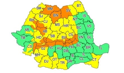Iarna revine în forță. ANM a emis un cod portocaliu de ninsori și viscol puternic. Harta zonelor vizate