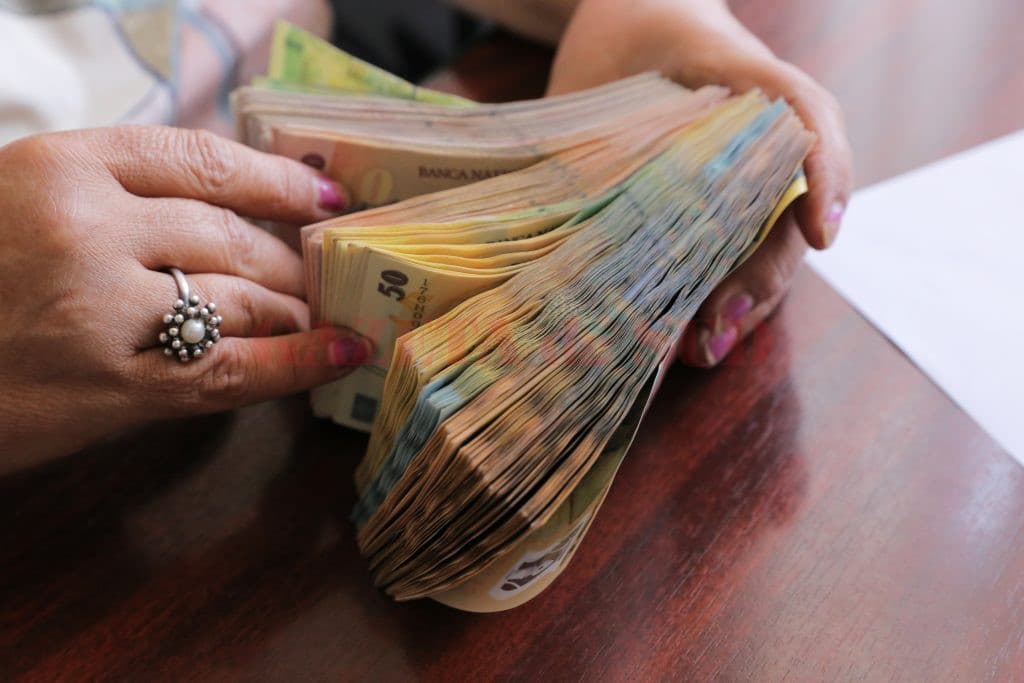 INS: Câştigul salarial mediu net a crecut cu 5,3%, în decembrie 2025, la 5.914 lei, faţă de luna noiembrie 2025