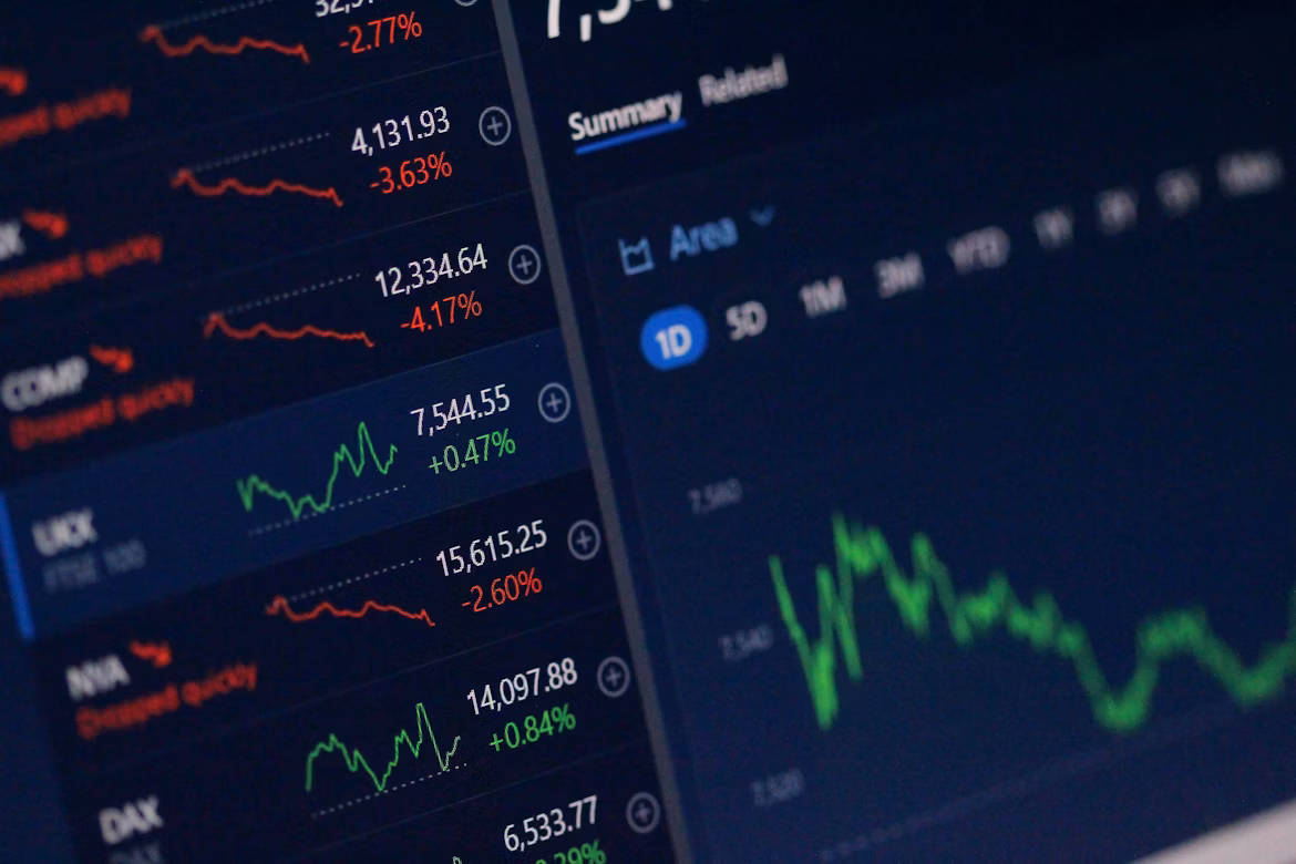 Investitorii încep școala cu stângul. BVB a deschis ședința de luni pe minus