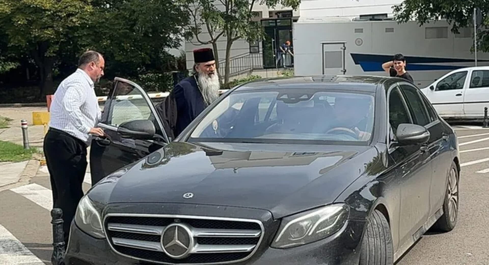 IPS Teodosie, viață simplă în Mercedes de 146.000 de euro. Smerenie cu motor hybrid, în leasing