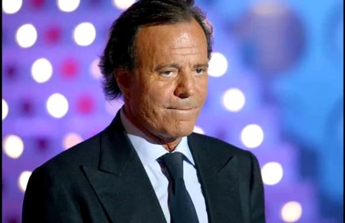 Julio Iglesias, reţinut mai multe ore pe aeroport în Republica Dominicană. Ce avea în bagaj