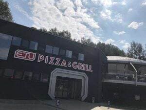 La un an de la aterizare, ”OZN-ul” de la Cornu are, în medie, 400 de vizitatori pe zi