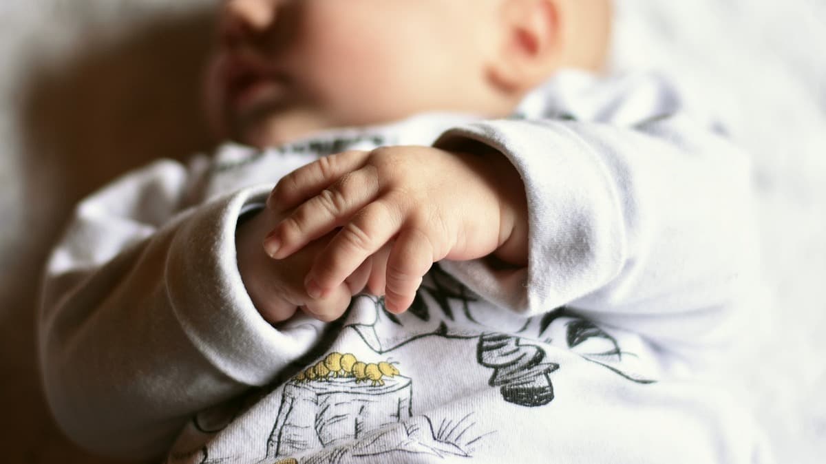 Mai puțini bebeluși azi, mai puțini angajați mâine. Ce (nu) face România în fața colapsului demografic