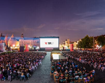 Mâine începe TIFF 2023, cel mai mare festival de film de la noi! Deschiderea va fi făcută de celebrul regizor Oliver Stone