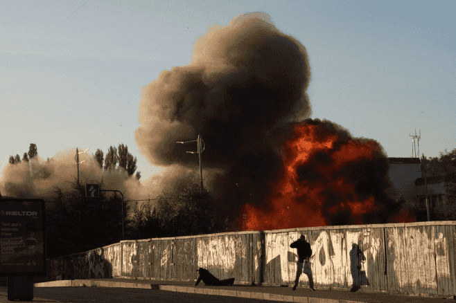 Momentul în care dronele kamikaze atacă Kievul. Mai multe clădiri din oraș au fost lovite FOTO/VIDEO