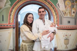Nepotul Regelui Mihai I, Prințul Nicolae și-a botezat moștenitoarea. Invitații au purtat costume tradiționale