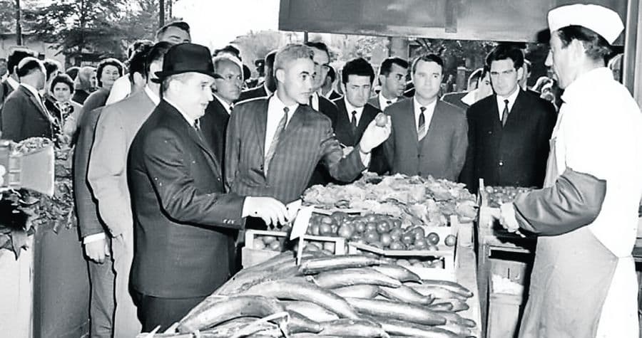 Nicolae Ceaușescu nu avea niciodată bani la el. Singurele hârtii pe care le lua în buzunare, în străinătate, nu erau valută