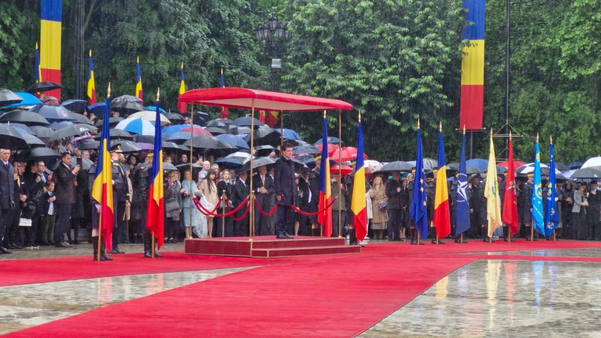 Nicuşor Dan, primit cu onoruri militare la Palatul Cotroceni