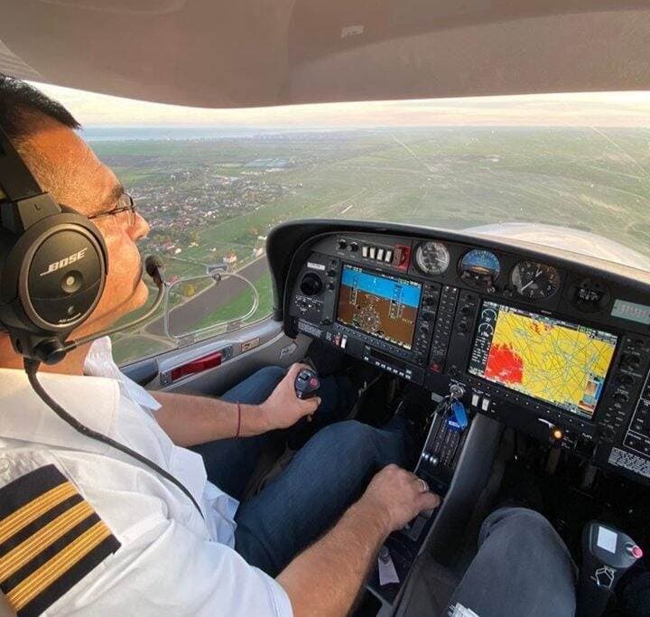 Nu este o glumă! Mihai Mărgineanu s-a apucat de vândut avioane