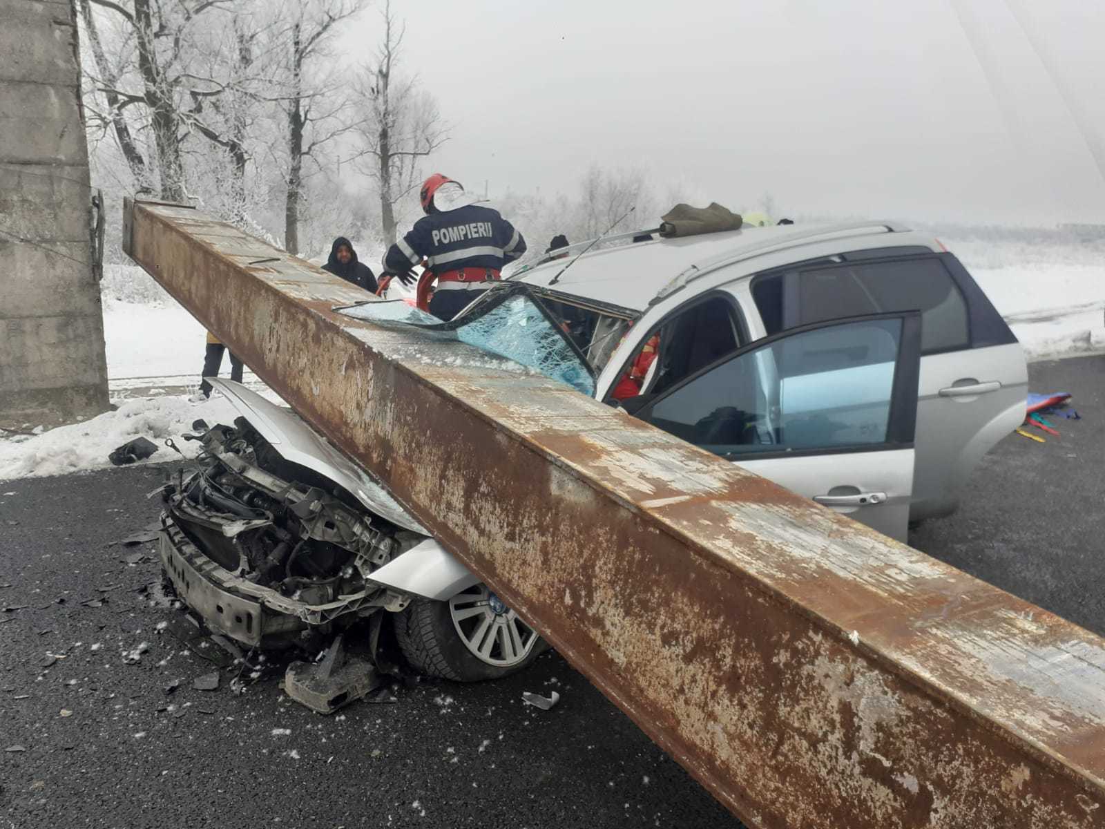 Olt: Traficul pe DN 6, complet oprit pentru repunerea pe poziţie a limitatorului de înălţime doborât în urma evenimentului rutier / Se circula pe rute alternative