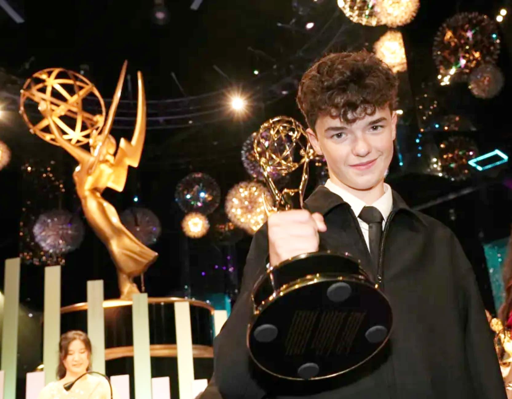 Owen Cooper a scris istorie la Emmy 2025! La 15 ani este mai tânăr câștigător cu rolul său din ”Adolescence”