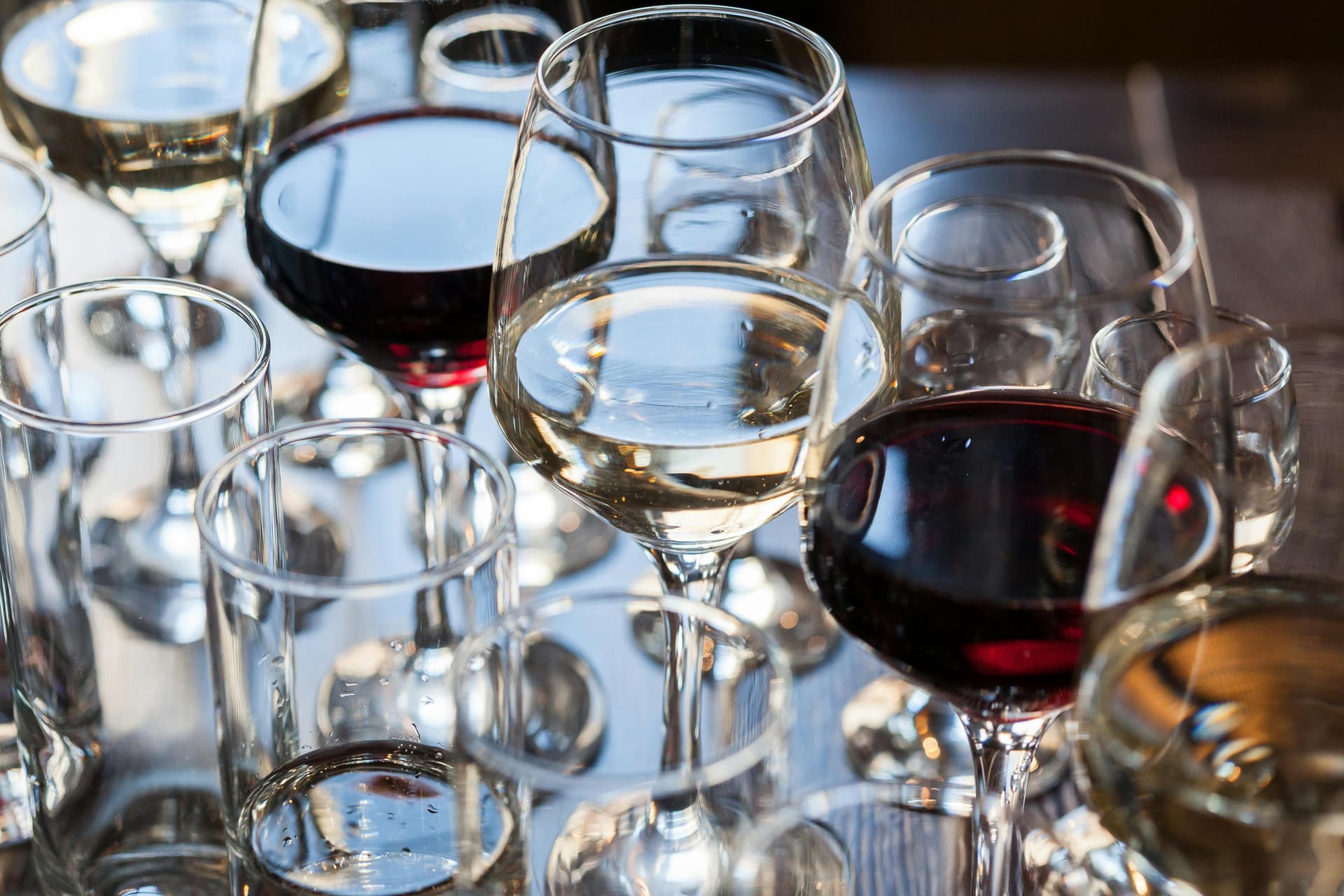 Parchetul European formulează șase noi acuzații în dosarul „Water into Wine” privind o fraudă TVA cu motorină