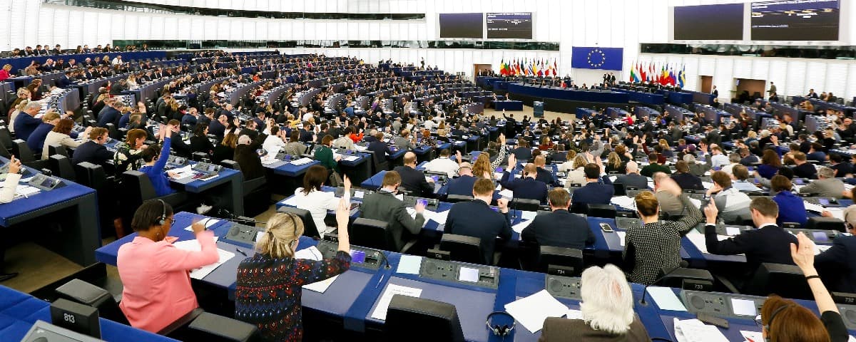 Parlamentul European a aprobat împrumutul de 90 de miliarde de euro pentru Ucraina