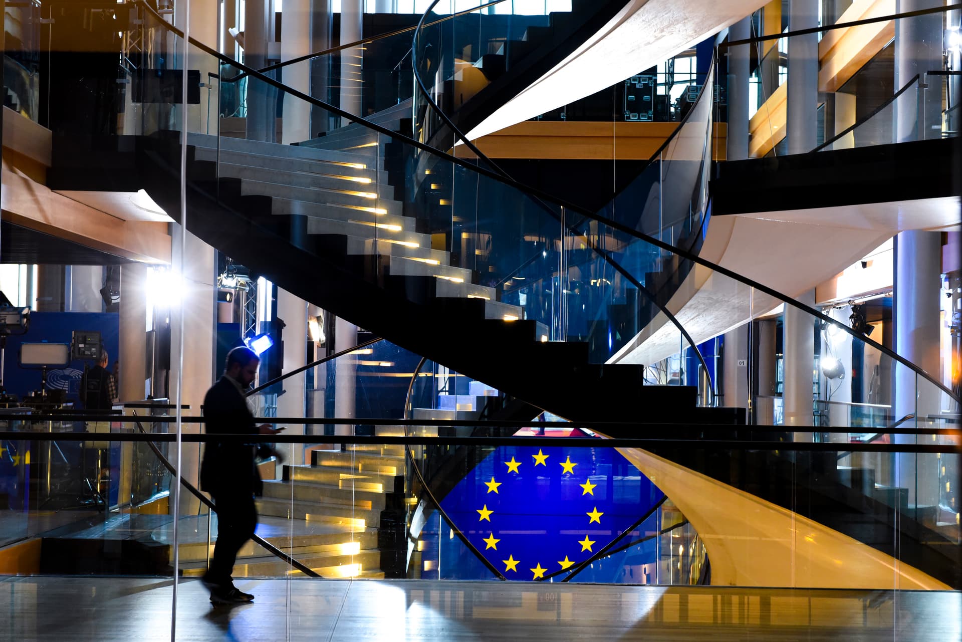 Parlamentul European aprobă un nou acord-cadru cu Comisia, care întărește controlul parlamentar asupra procesului legislativ