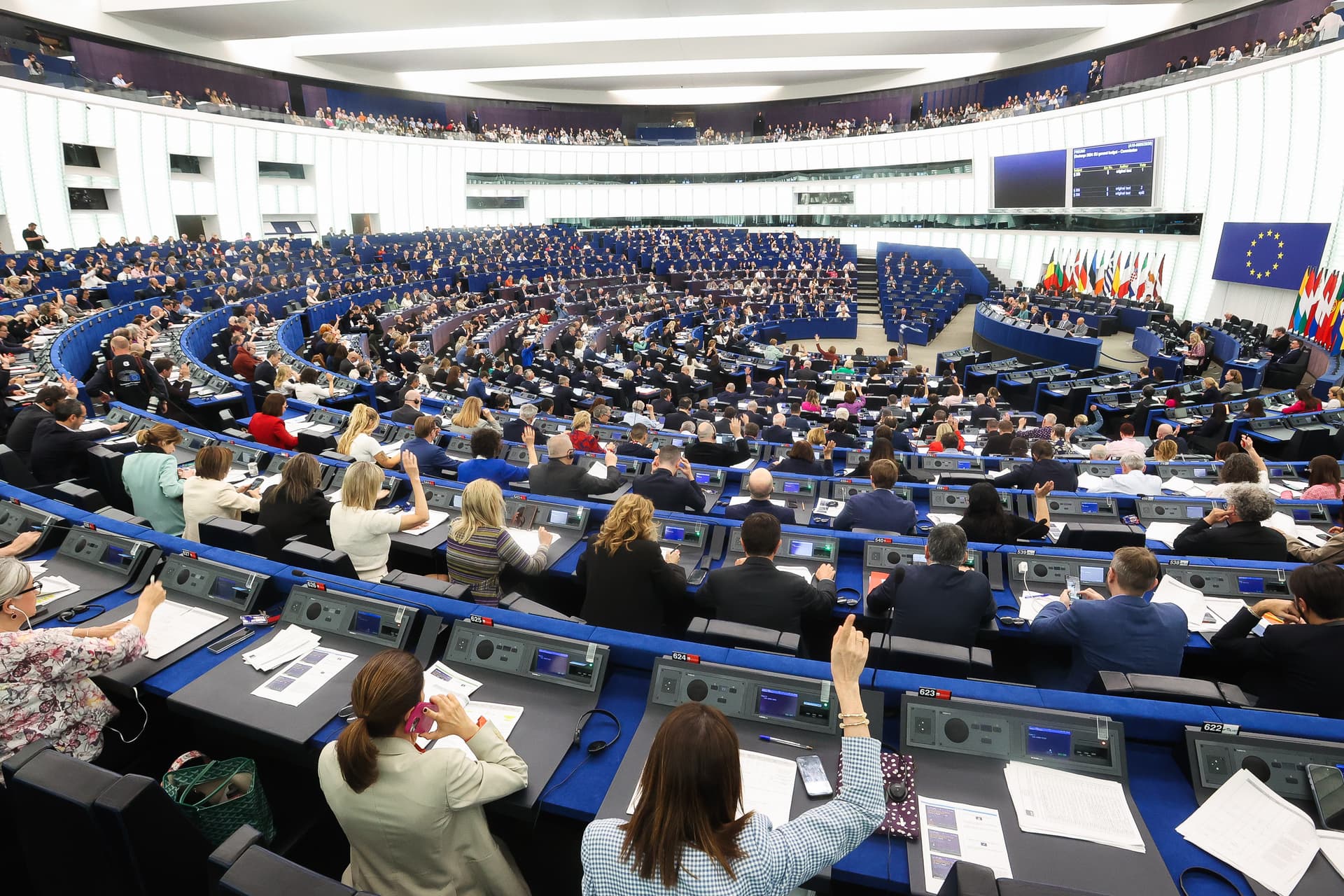 Parlamentul European cere acțiuni mai ferme pentru apărarea statului de drept în UE
