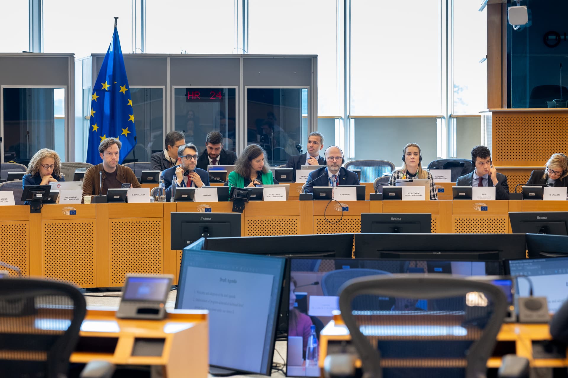 Parlamentul European și Consiliul Uniunii Europene ajung la acord pentru reguli mai simple aplicate companiilor „small mid-cap”