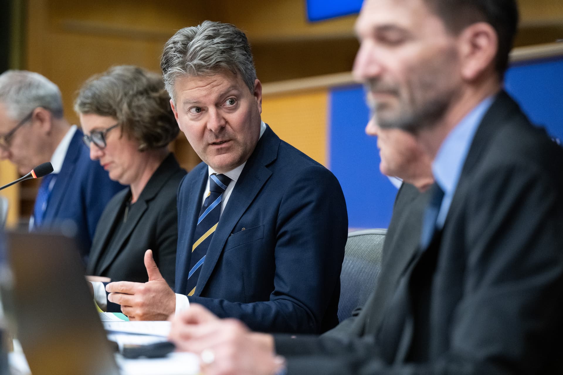 Parlamentul UE aprobă descărcarea de gestiune pentru 2024, dar cere sancțiuni mai dure pentru încălcarea statului de drept