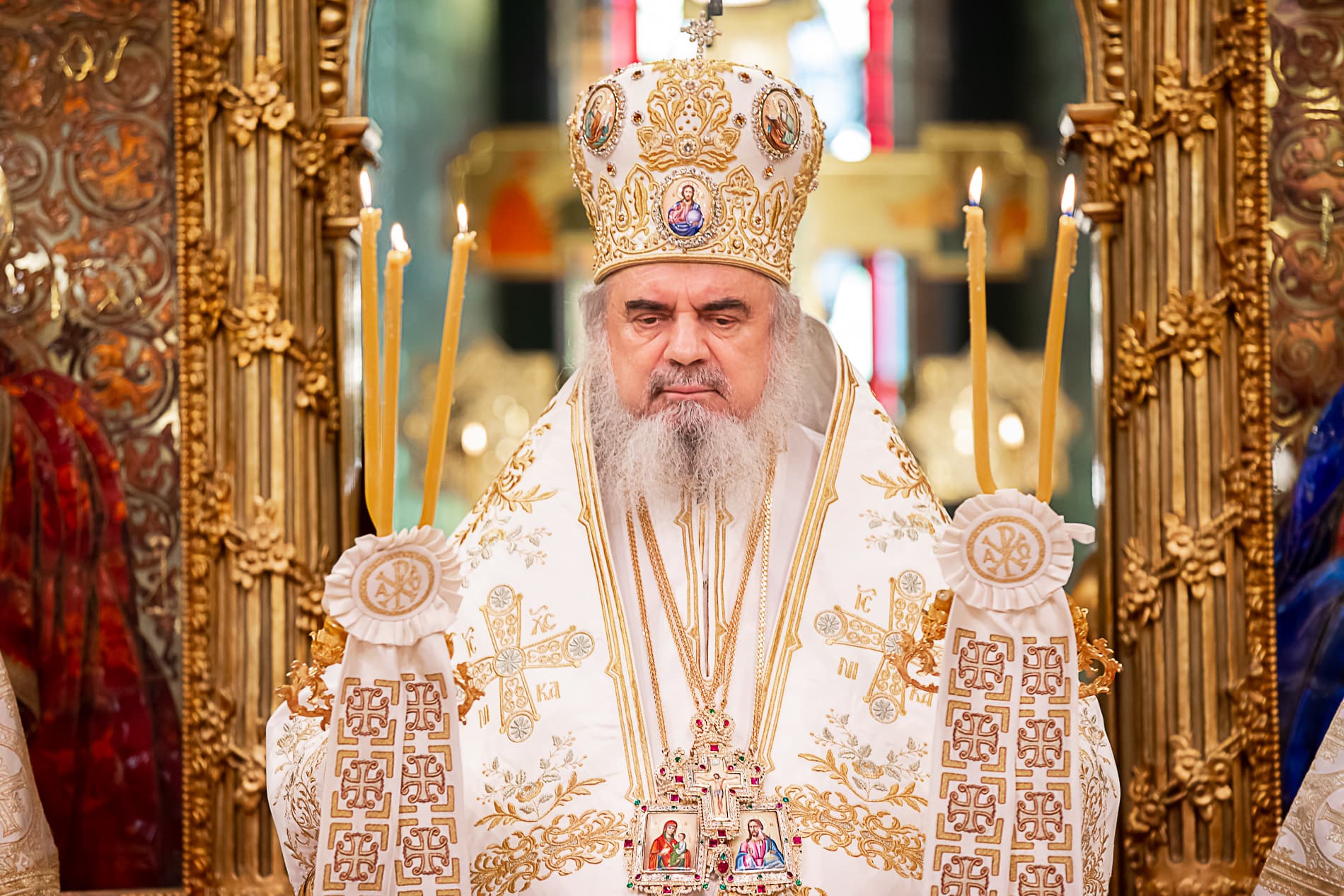 Patriarhul Daniel: "Să arătăm iubire milostivă şi solidaritate faţă de toţi oamenii"