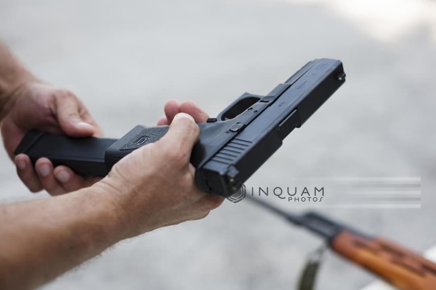 Patru persoane suspectate că au furat un pistol și 24 de cartușe din casa unui fost ofițer SRI, audiate la IPJ Ilfov