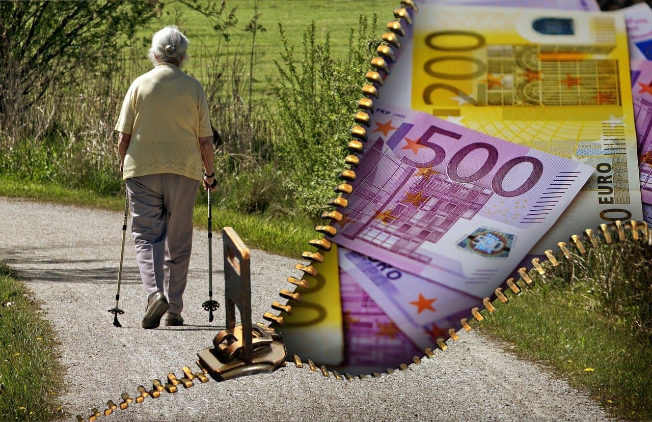 Pensia privată vs depozit bancar: Care variantă îți aduce mai mulți bani în 2025