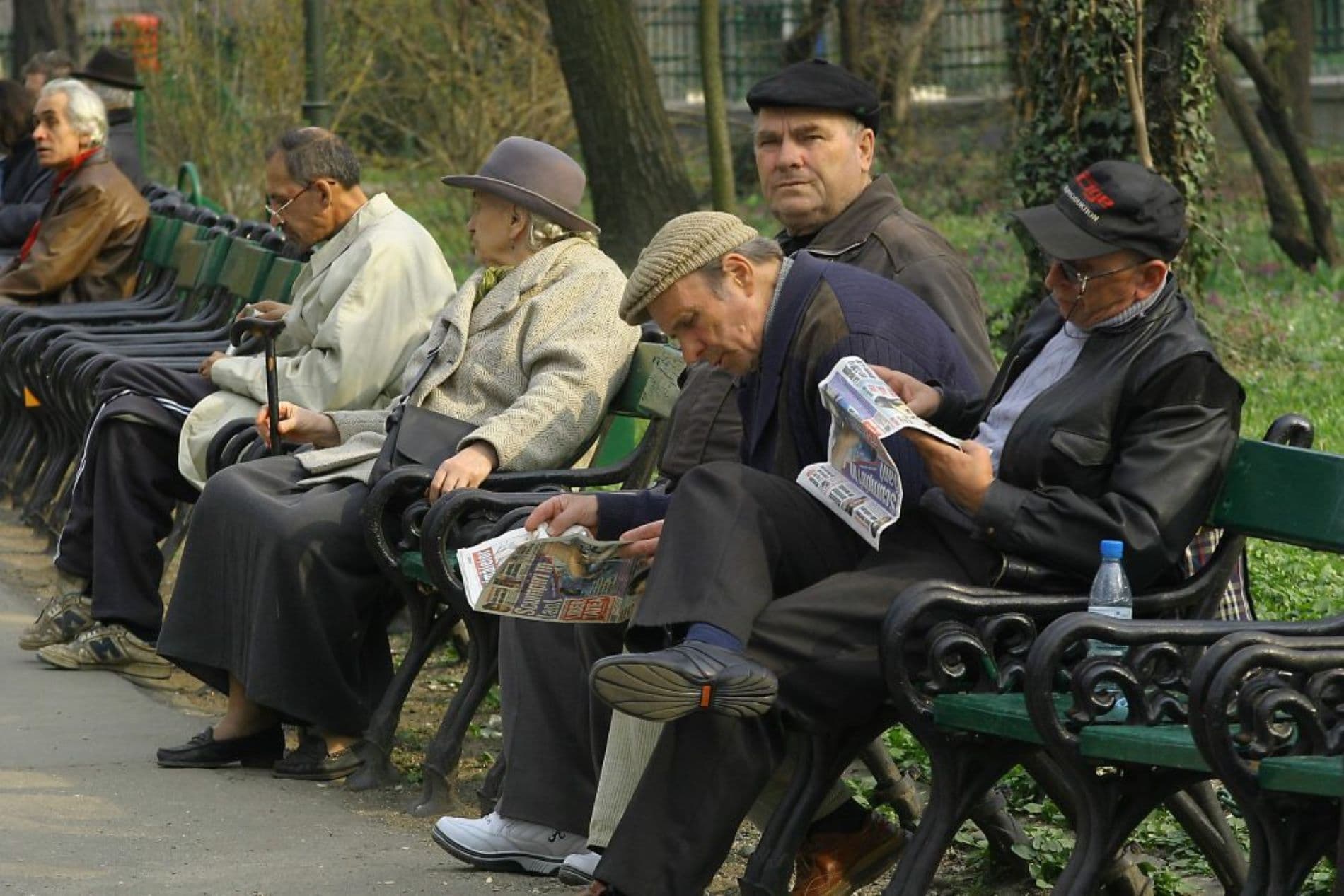 Pensionar în România: Mai puțini beneficiari, diferențe mari de venituri