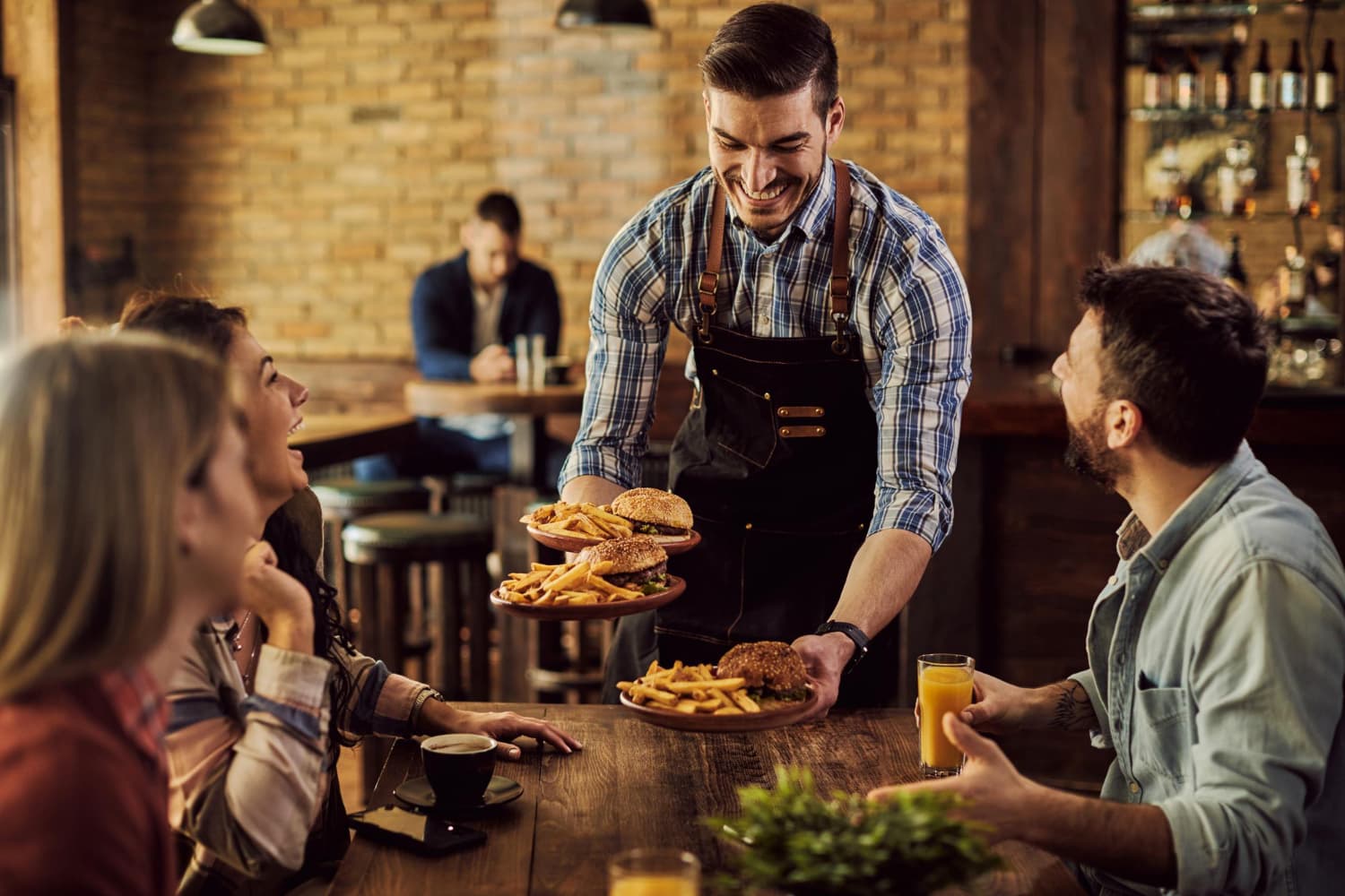 HoReCa, în mare suferință. ”Localul e plin, dar de fapt pierdem bani cu stil”