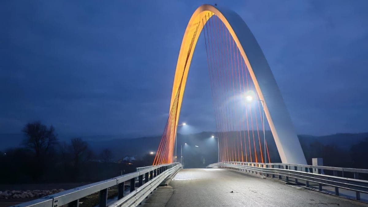 Podul cu cel mai mare arc parabolic din România este finalizat și a fost recepţionat. Cum arată acum și ce localități leagă