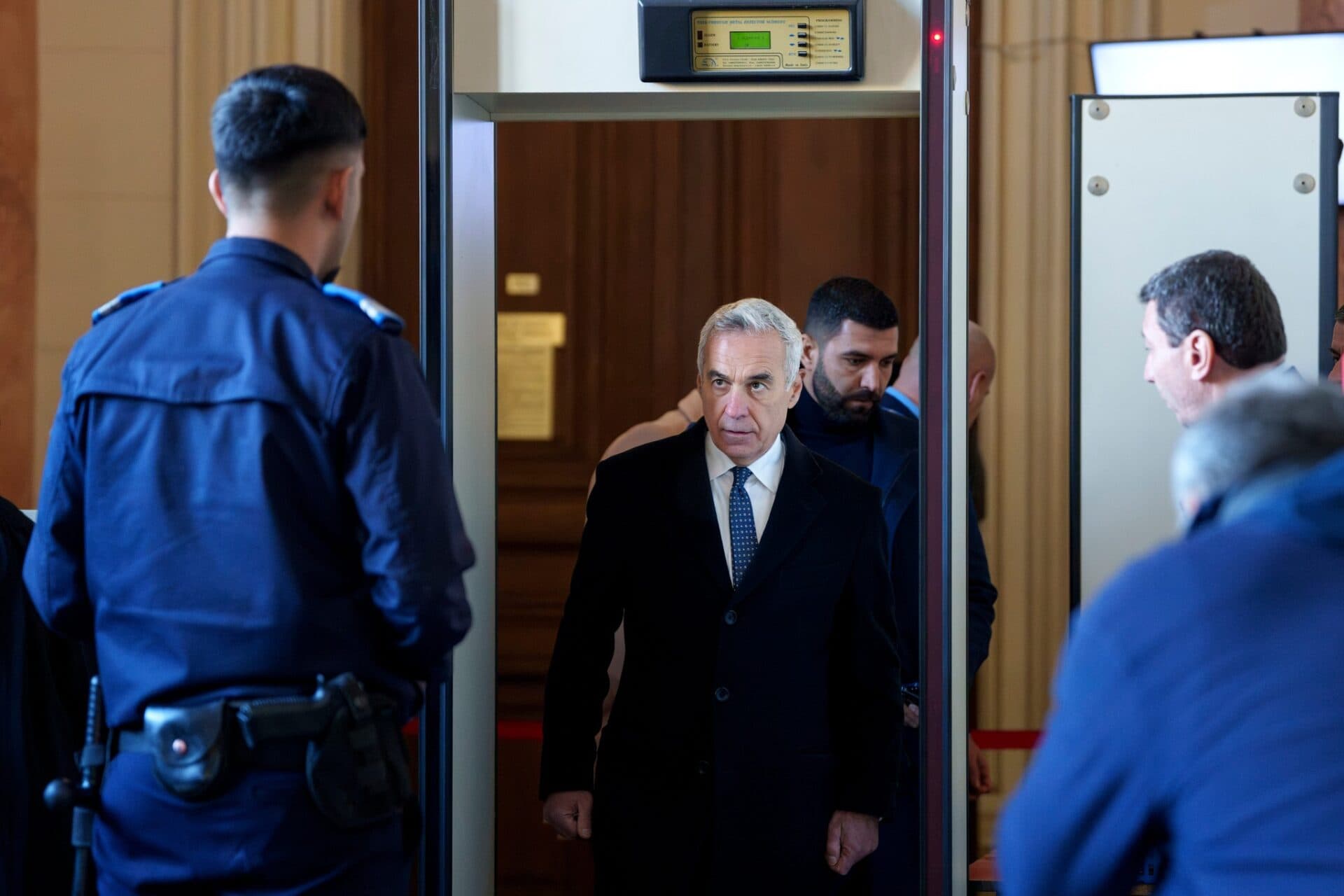 Polițiștii au mers la Călin Georgescu acasă în această dimineață