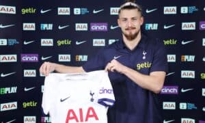 Presa spaniolă scrie despre o posibilă luptă în viitor între Real Madrid şi Barcelona pentru Drăguşin: „Cel mai la modă fundaş”