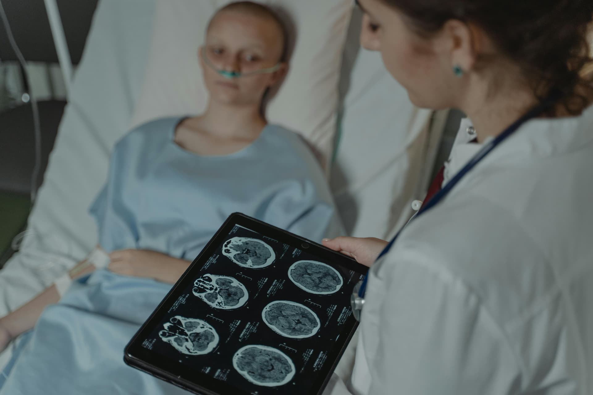 Primul raport clinic comun al Uniunii Europene vizează un tratament pentru tumori cerebrale la copii