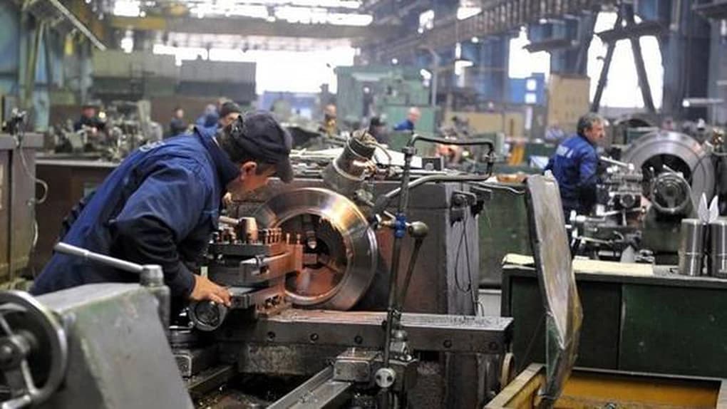 Producția industrială continuă să crească în România