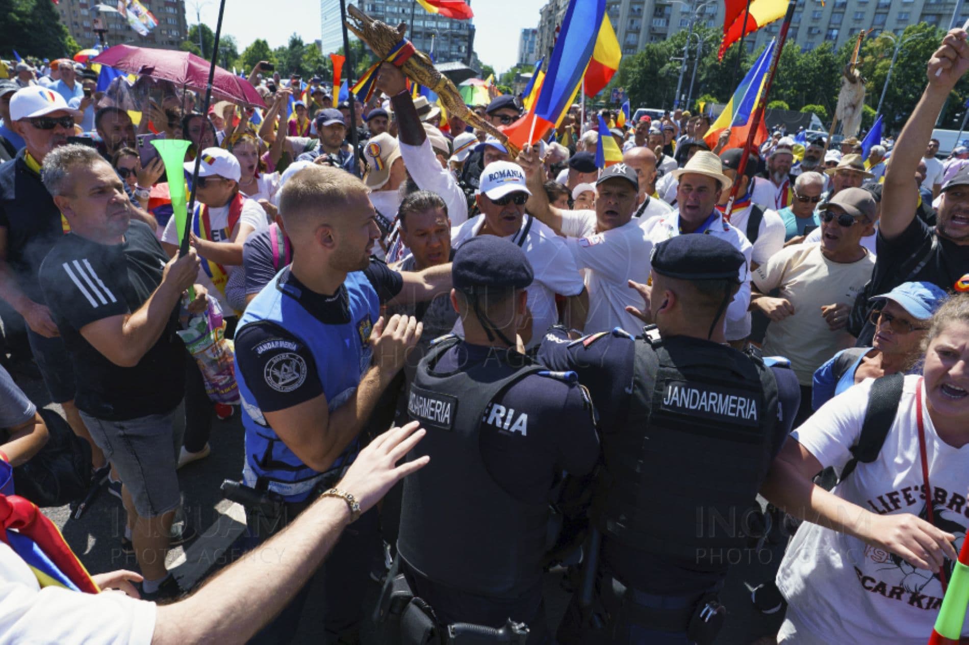 Războiul cartofilor din Piața Victoriei. Ce au pus la cale susținătorii lui Călin Georgescu