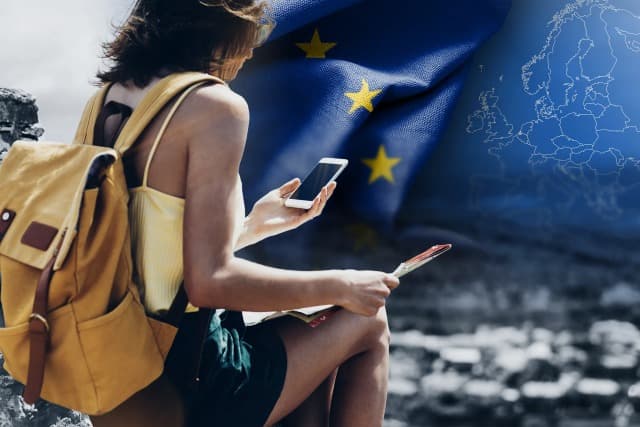 Roaming fără costuri suplimentare în țările din vecinătatea UE. Unde ai internet „la preț ”ca acasă” și când poți plăti în plus